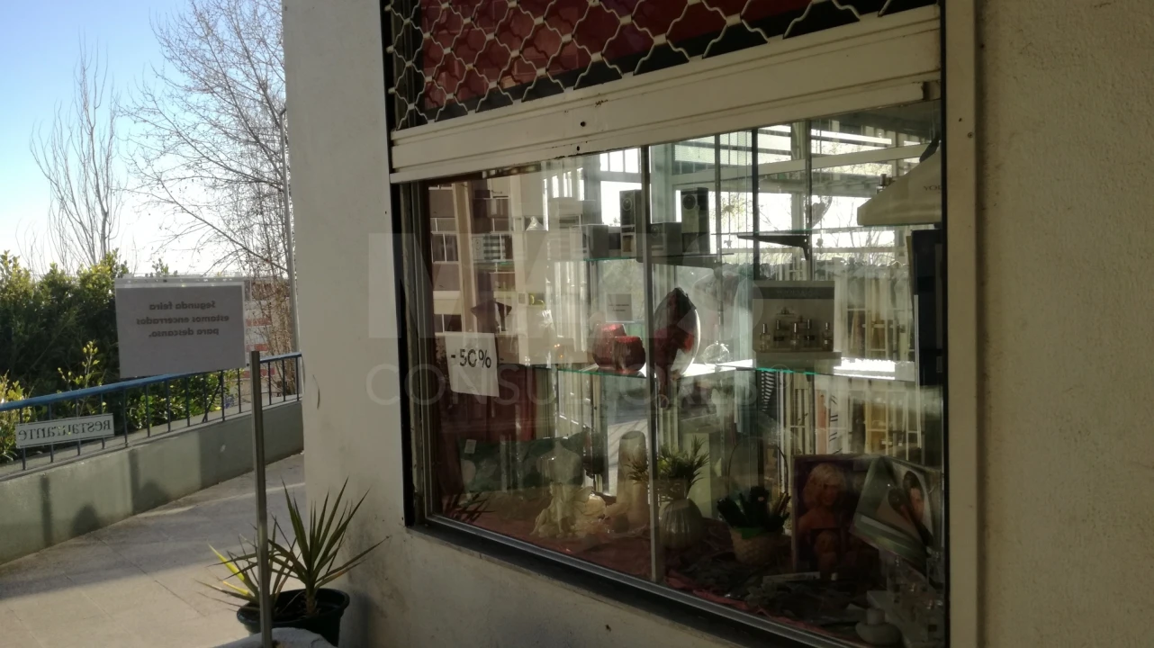 Loja para Venda em Rio de Mouro Foto 4