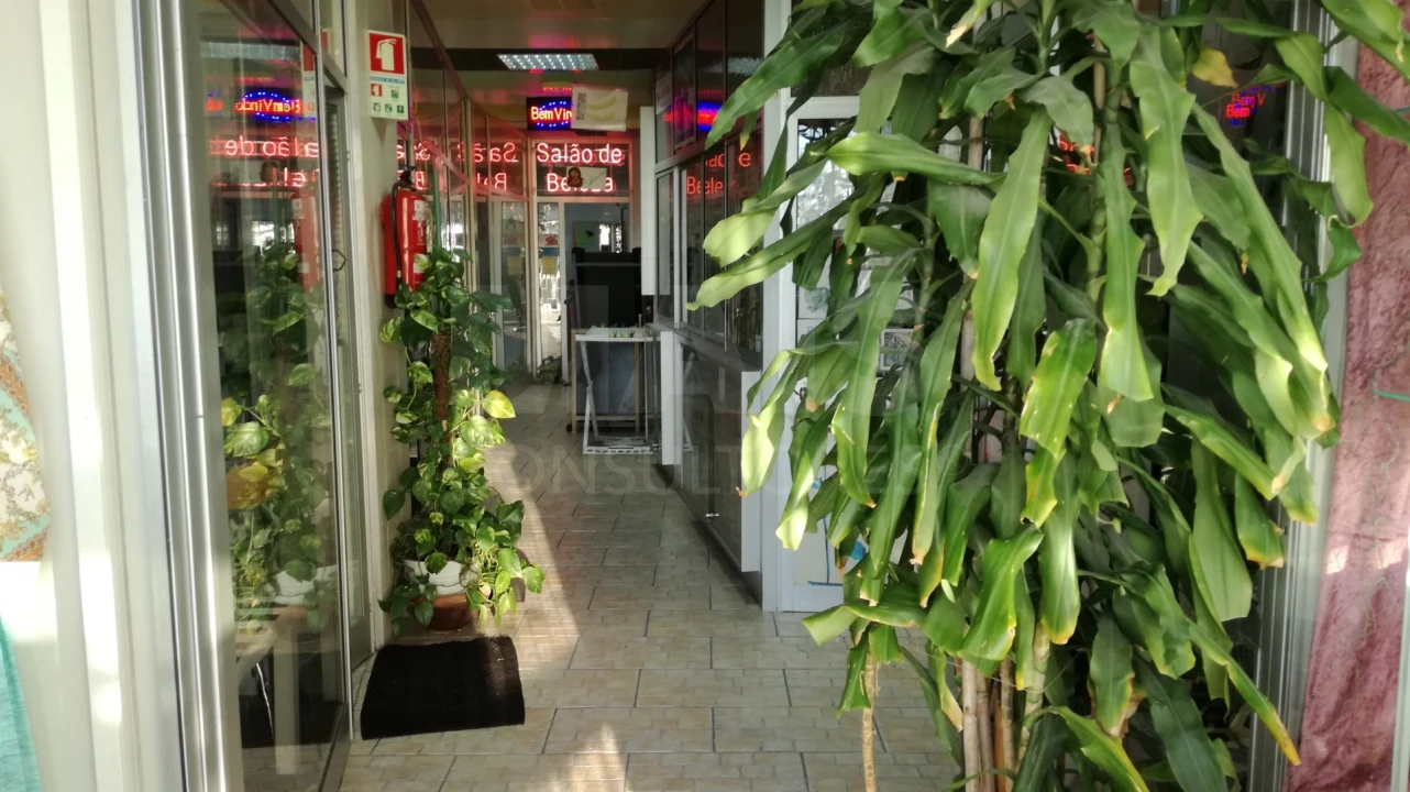 Loja para Venda em Rio de Mouro Foto 5