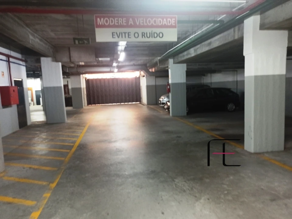 Garagem para Venda em Paranhos Foto 4
