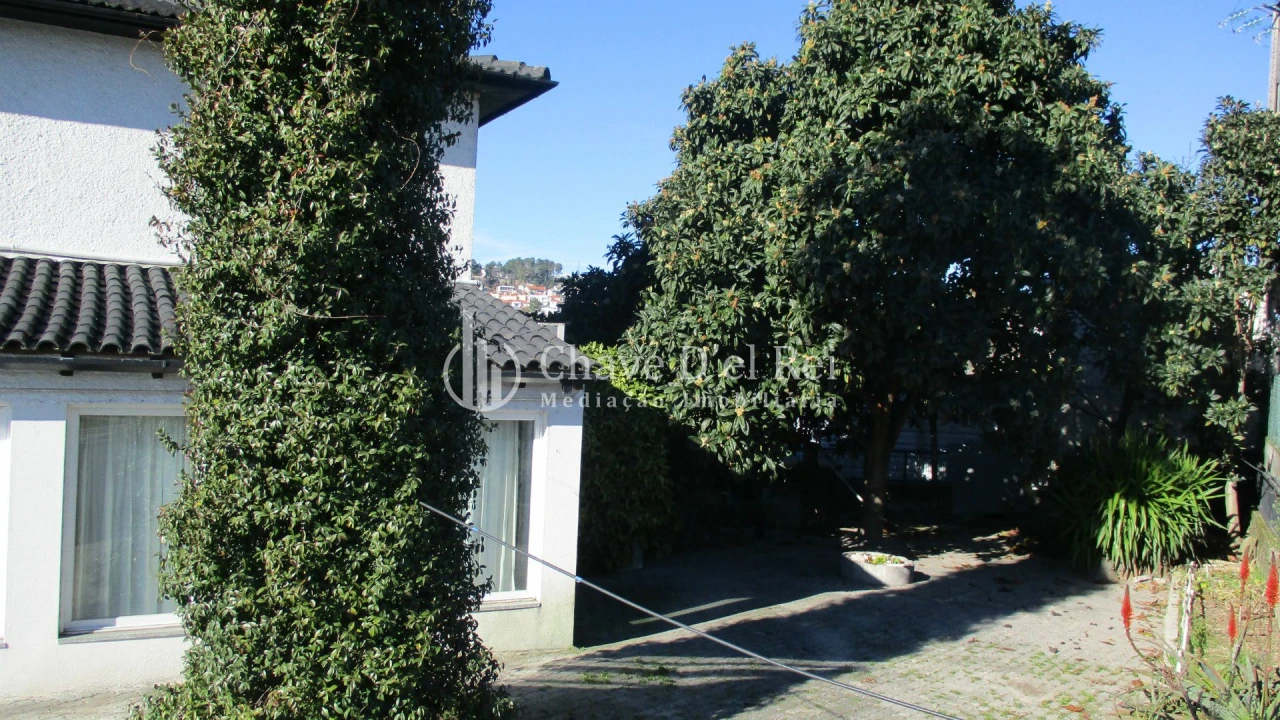 Moradia T4 para Venda em Abraveses Foto 3