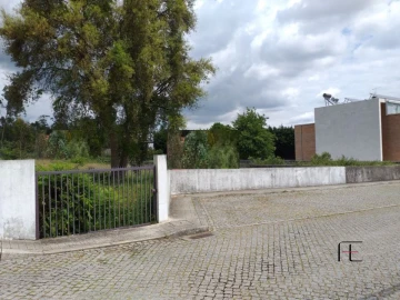 Terreno para Venda em Castêlo da Maia