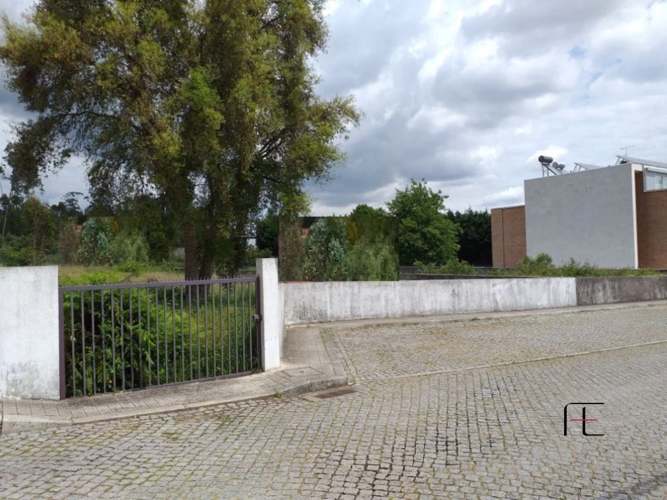 Terreno para Venda em Castêlo da Maia Foto 3