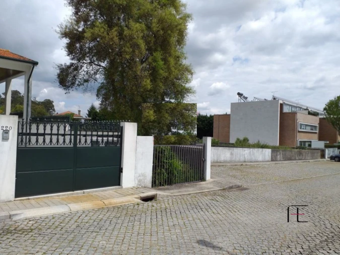 Terreno para Venda em Castêlo da Maia Foto 4