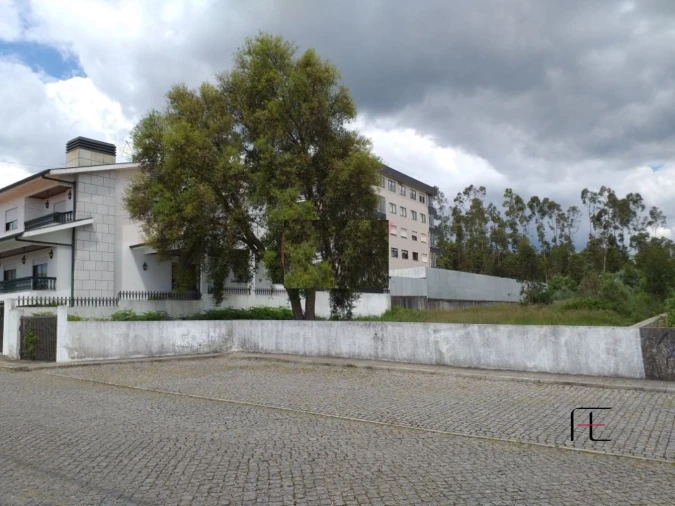 Terreno para Venda em Castêlo da Maia Foto 2