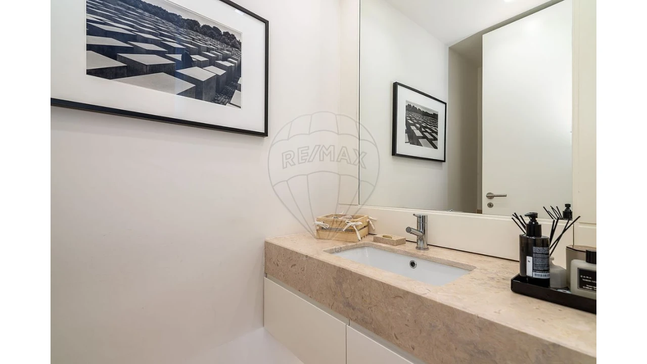 Apartamento T4 para Venda em Arroios Foto 4
