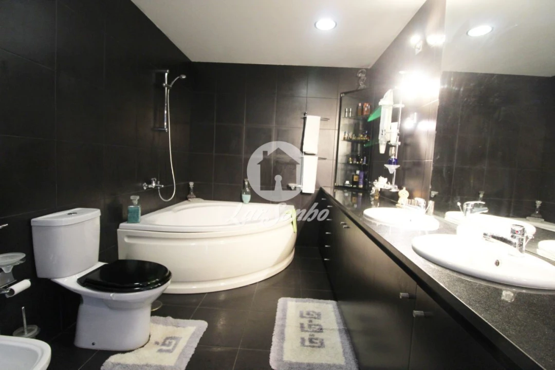 Moradia T4 para Venda em Aveleda Foto 15