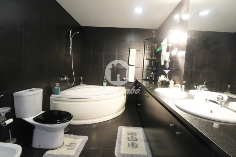 Moradia T4 para Venda em Aveleda Foto 15