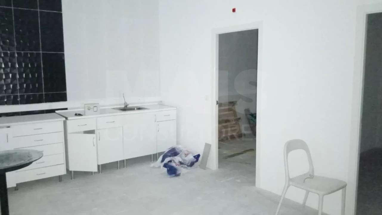 Loja para Venda em Massamá e Monte Abraão Foto 1