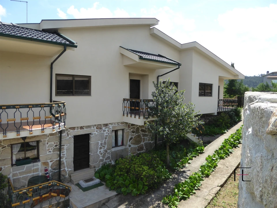 Moradia T7 para Venda em Arnoia Foto 81