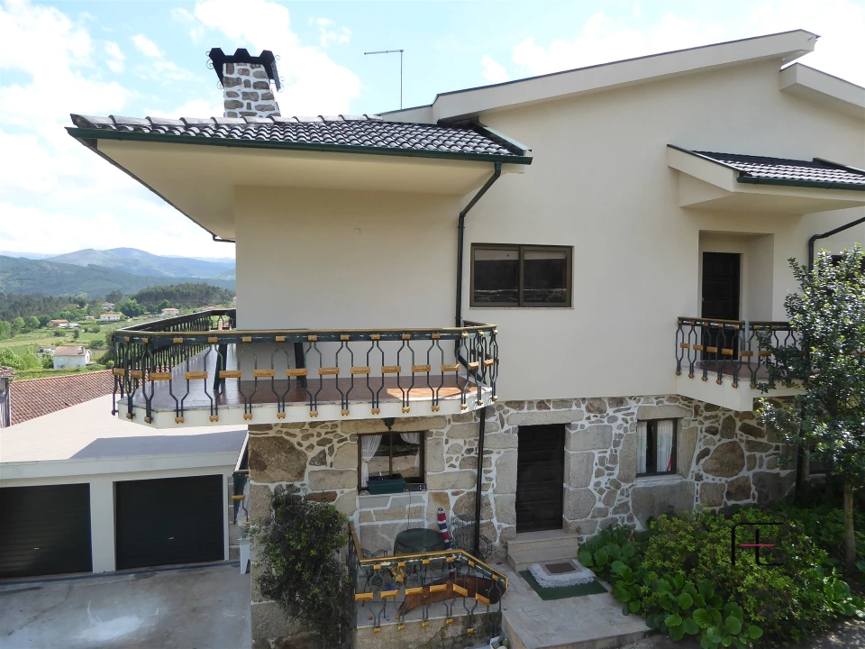 Moradia T7 para Venda em Arnoia Foto 1