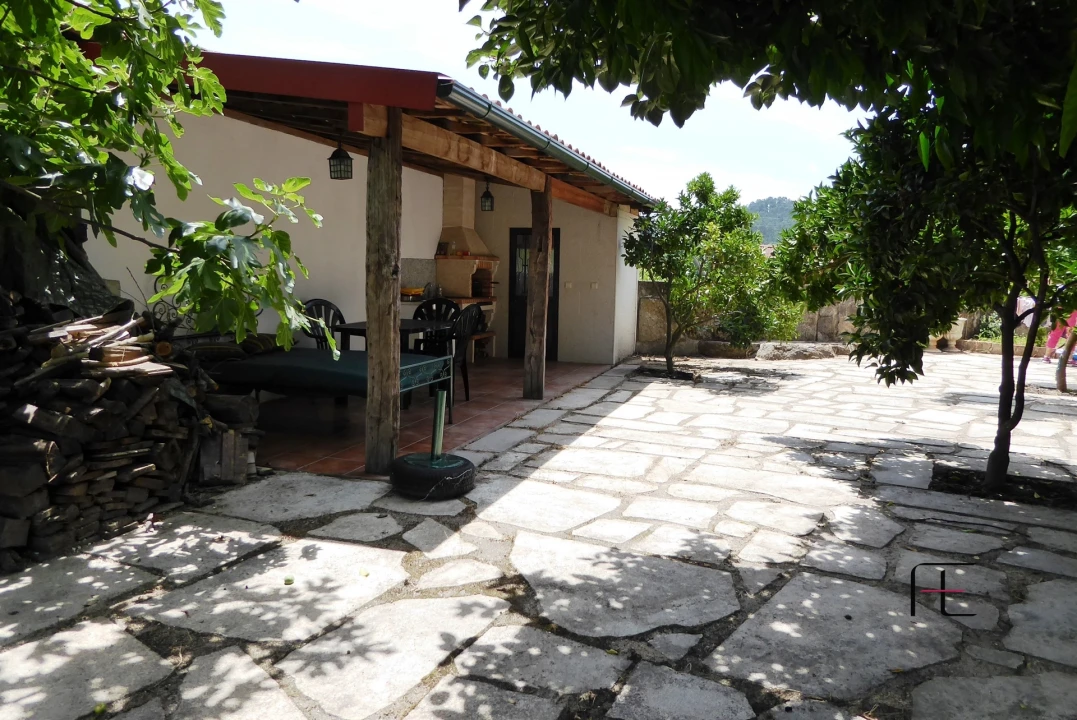 Moradia T7 para Venda em Arnoia Foto 30