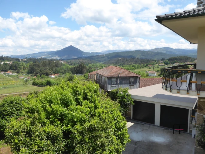 Moradia T7 para Venda em Arnoia Foto 79