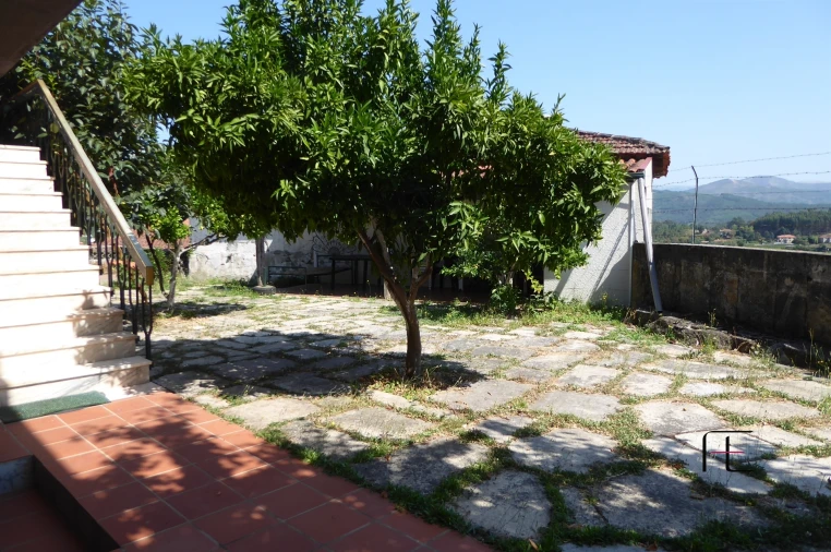 Moradia T7 para Venda em Arnoia Foto 32