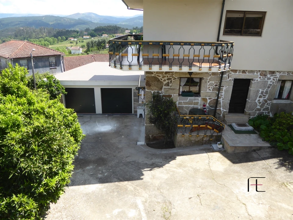 Moradia T7 para Venda em Arnoia Foto 78