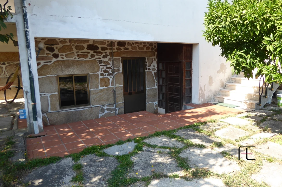 Moradia T7 para Venda em Arnoia Foto 33