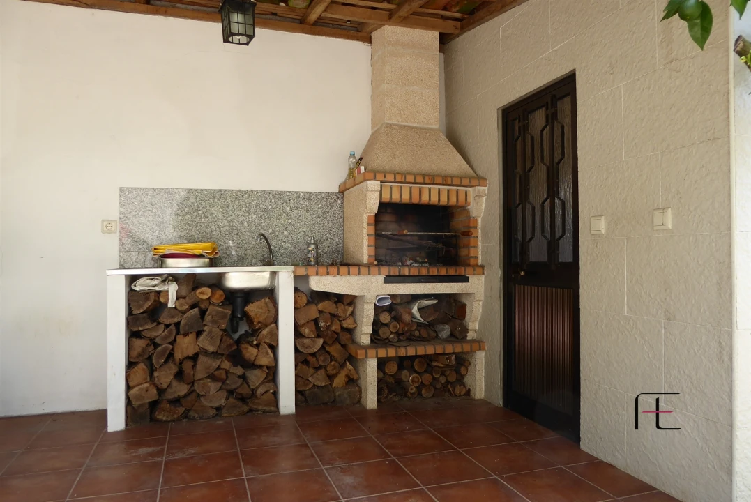 Moradia T7 para Venda em Arnoia Foto 26