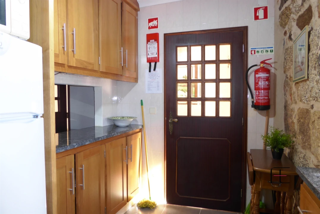 Moradia T7 para Venda em Arnoia Foto 11