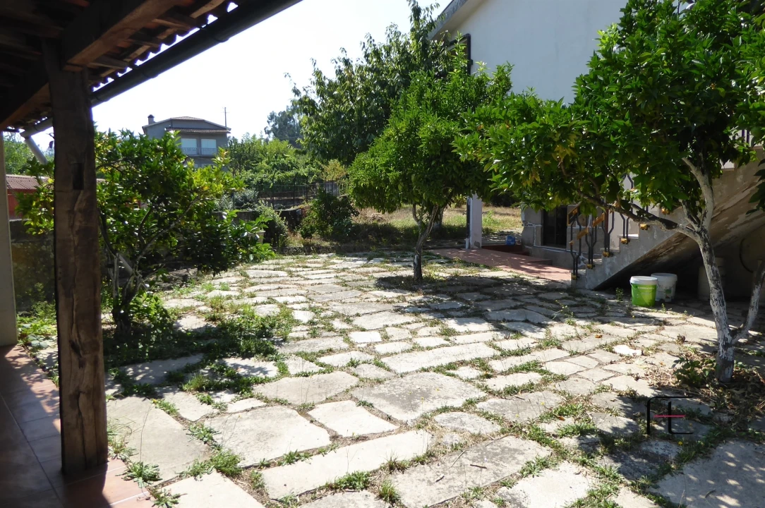 Moradia T7 para Venda em Arnoia Foto 35