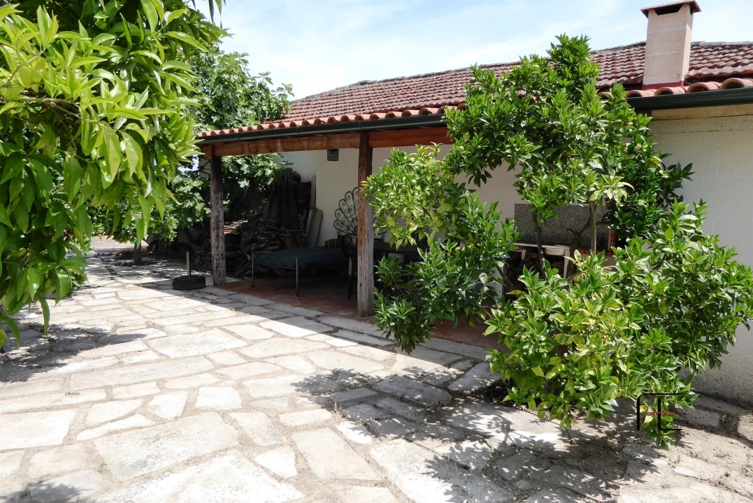 Moradia T7 para Venda em Arnoia Foto 24