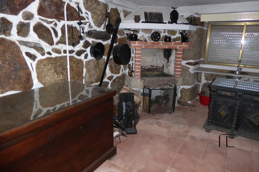 Moradia T7 para Venda em Arnoia Foto 43