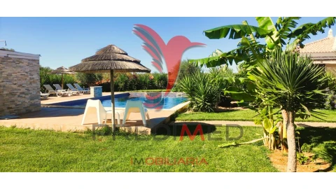 Moradia T8 para Venda em Algoz e Tunes