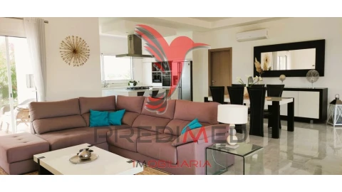 Moradia T8 para Venda em Algoz e Tunes