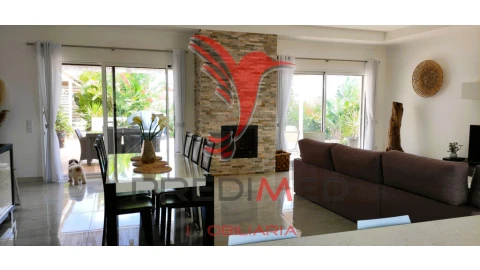 Moradia T8 para Venda em Algoz e Tunes