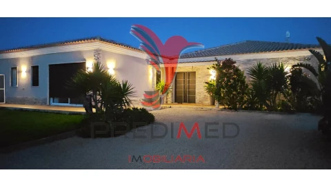 Moradia T8 para Venda em Algoz e Tunes