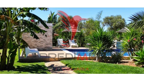 Moradia T8 para Venda em Algoz e Tunes