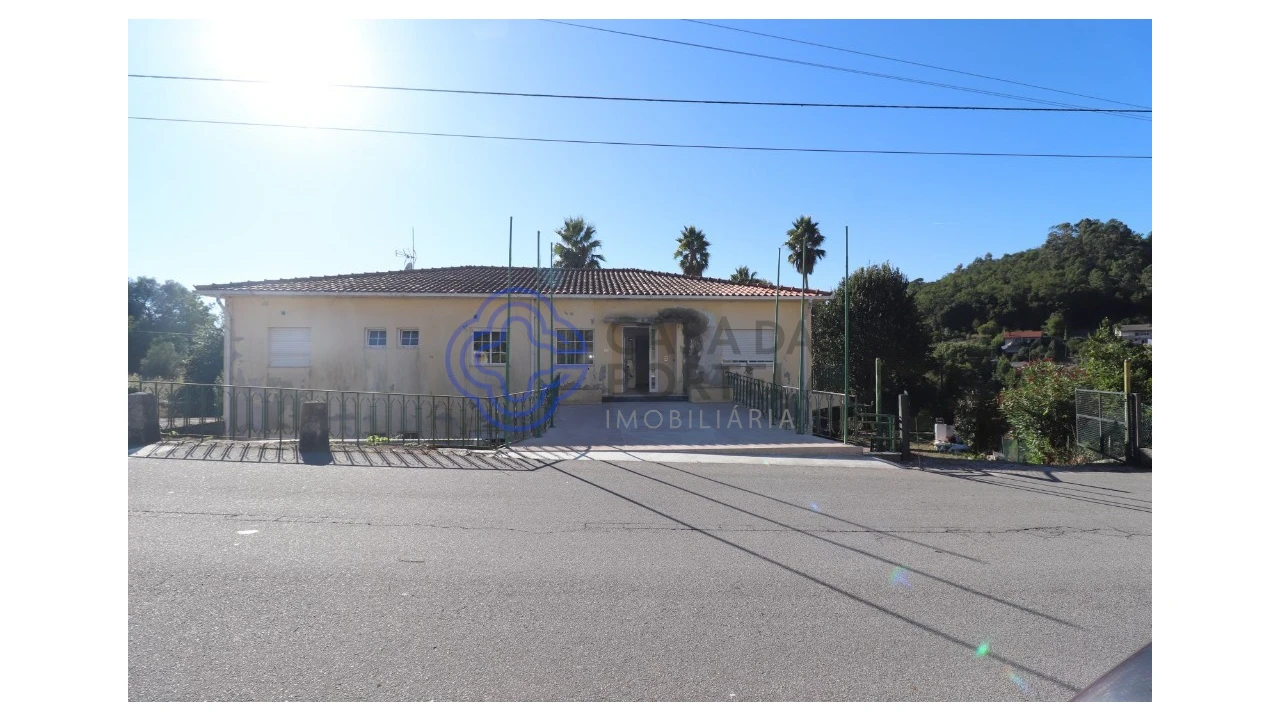 Prédio para Venda em Caldelas, Sequeiros e Paranhos Foto 1