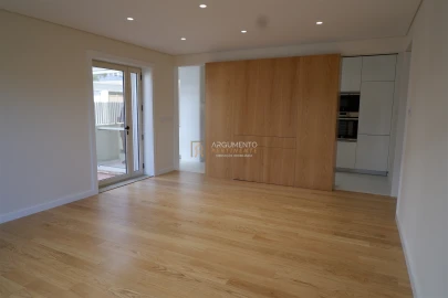 Apartamento T3 para Venda em Lordelo do Ouro e Massarelos