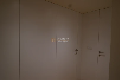 Apartamento T3 para Venda em Lordelo do Ouro e Massarelos