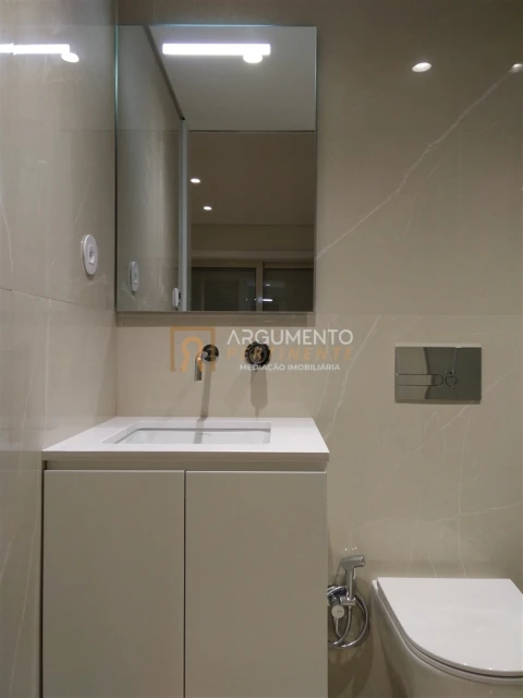 Apartamento T3 para Venda em Lordelo do Ouro e Massarelos