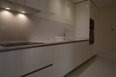 Apartamento T3 para Venda em Lordelo do Ouro e Massarelos