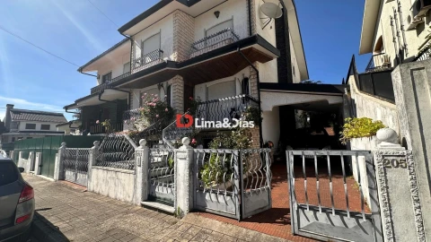 Moradia T6 para Venda em Gondomar (São Cosme), Valbom e Jovim