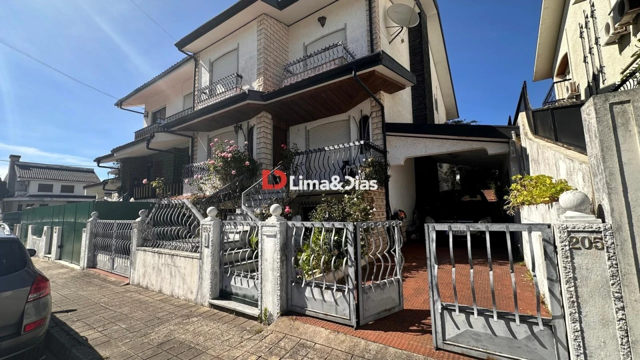 Moradia T6 para Venda em Gondomar (São Cosme), Valbom e Jovim Foto 28