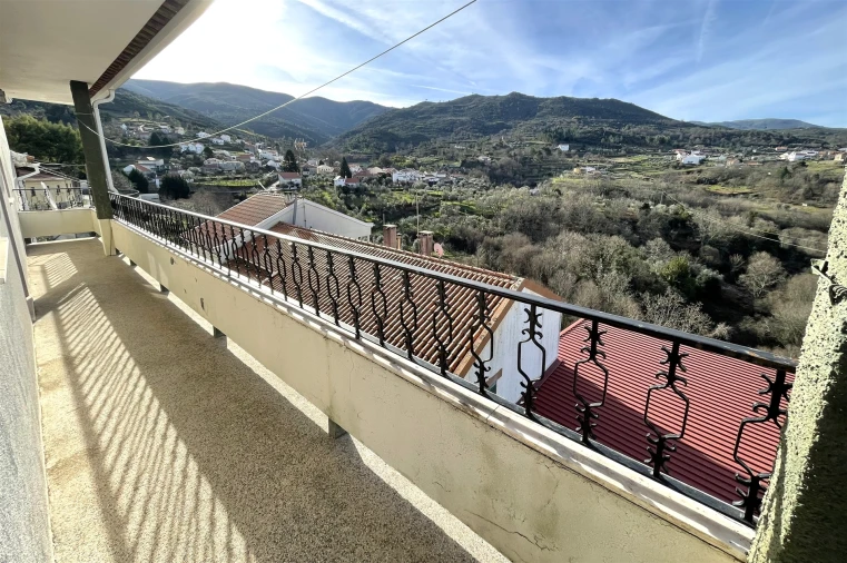 Moradia T5 para Venda em Aldeias e Mangualde da Serra Foto 1