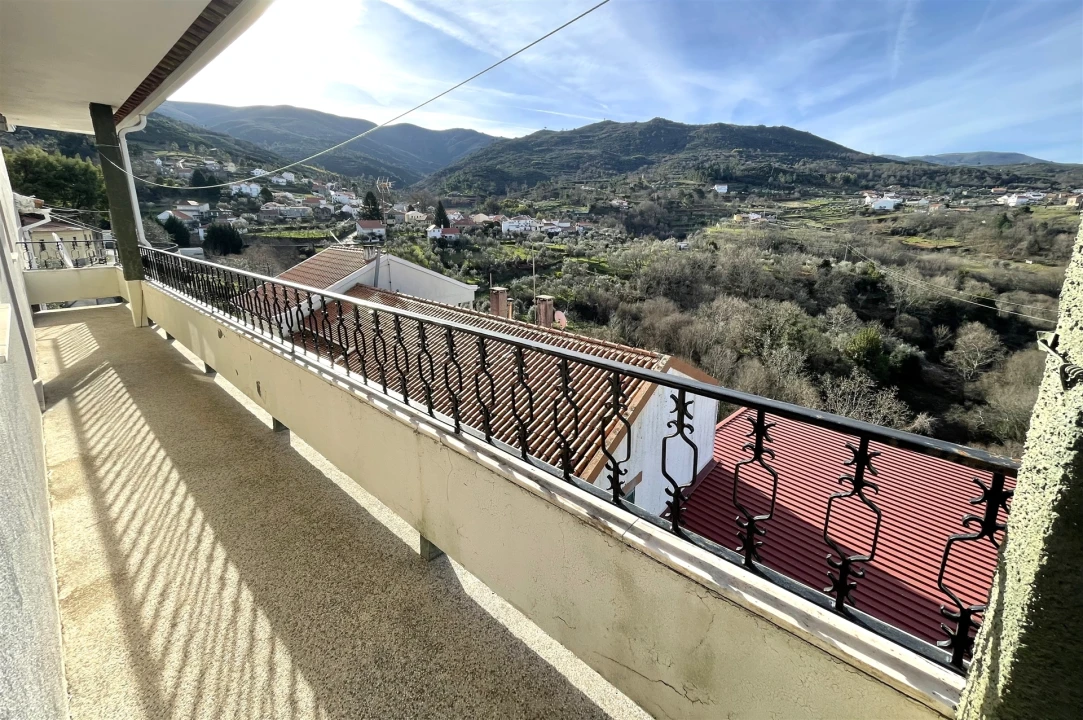 Moradia T5 para Venda em Aldeias e Mangualde da Serra Foto 1