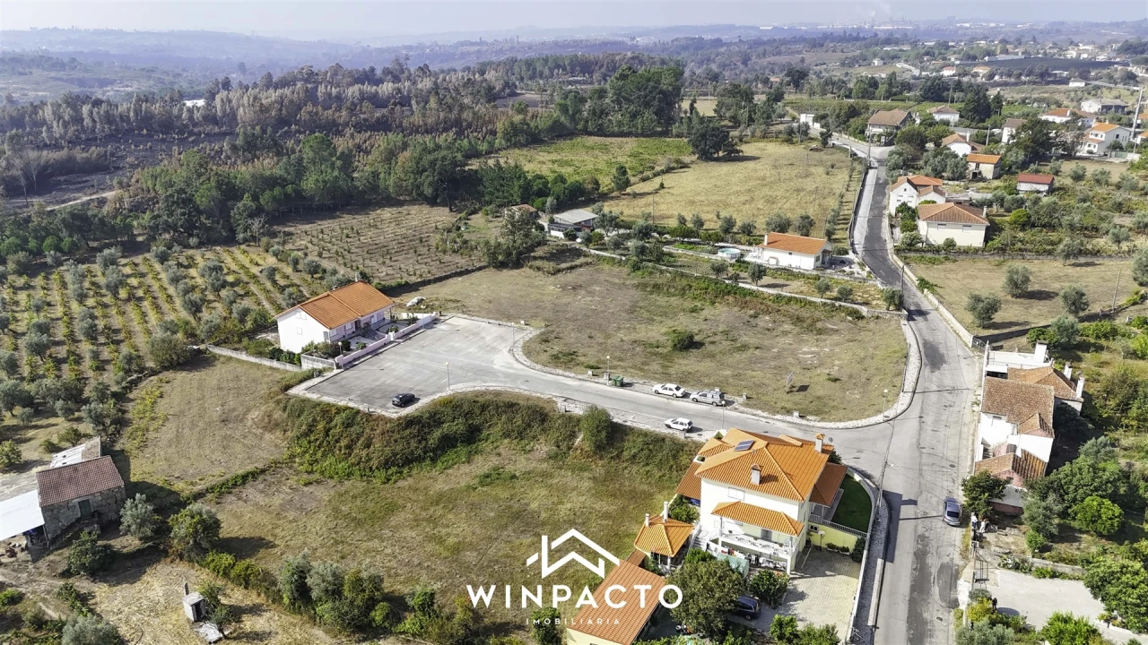 Terreno para Venda em Espinho Foto 1