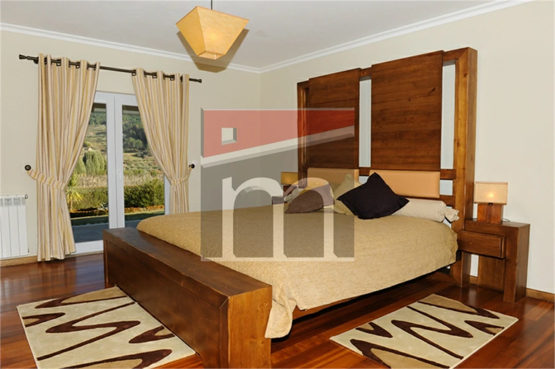 Moradia T3 para Venda em Santa Marinha e São Martinho Foto 25