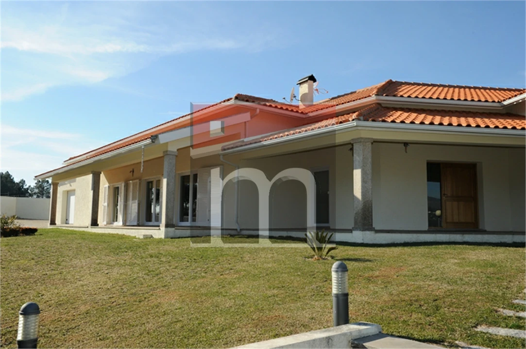 Moradia T3 para Venda em Santa Marinha e São Martinho Foto 2