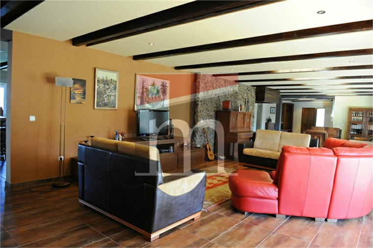 Moradia T3 para Venda em Santa Marinha e São Martinho Foto 9