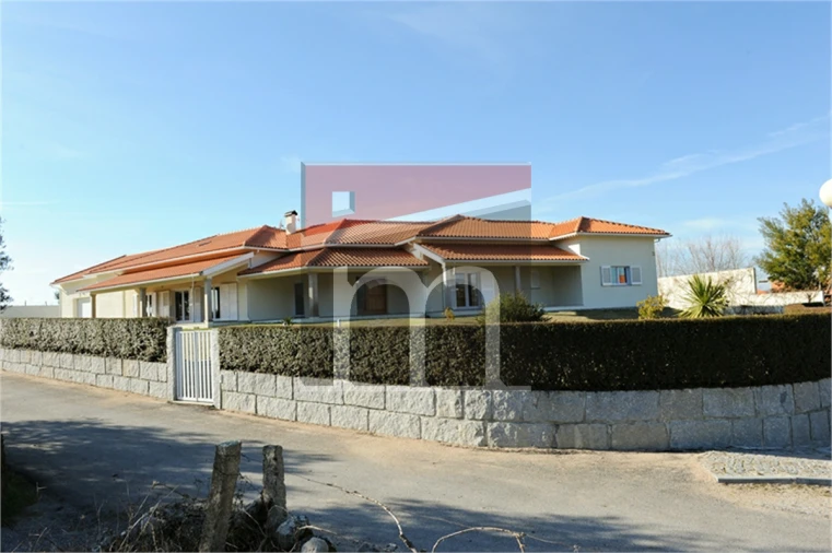 Moradia T3 para Venda em Santa Marinha e São Martinho Foto 5