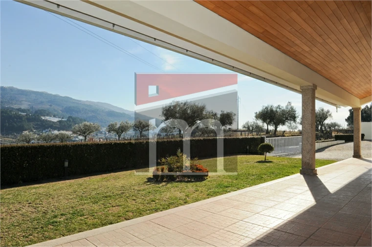 Moradia T3 para Venda em Santa Marinha e São Martinho Foto 3