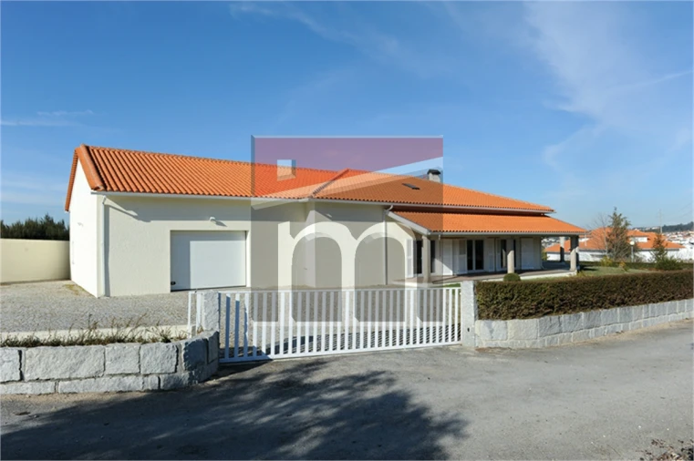 Moradia T3 para Venda em Santa Marinha e São Martinho Foto 4