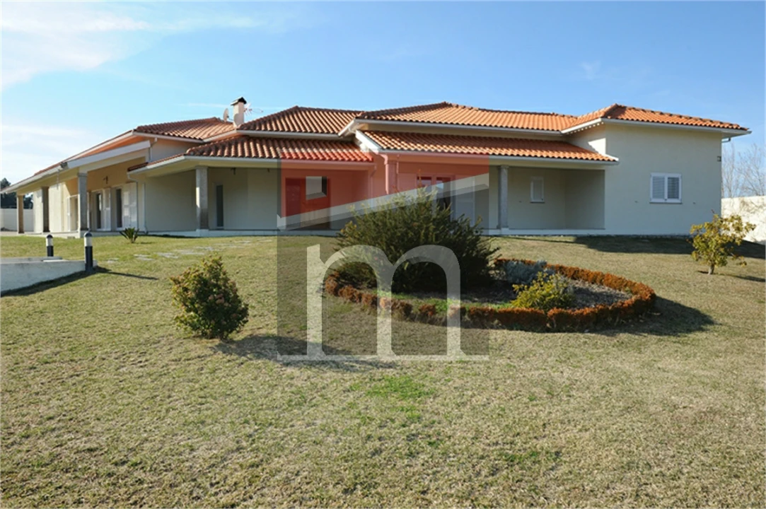 Moradia T3 para Venda em Santa Marinha e São Martinho Foto 1