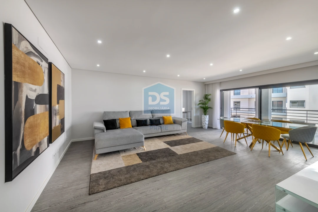 Apartamento T4 para Venda em Quelfes Foto 19