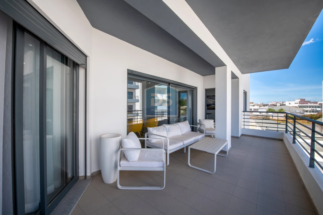 Apartamento T4 para Venda em Quelfes Foto 16