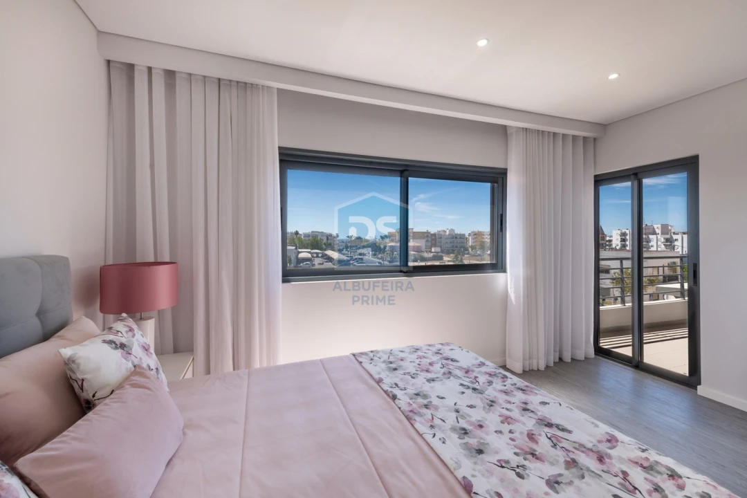 Apartamento T4 para Venda em Quelfes Foto 12