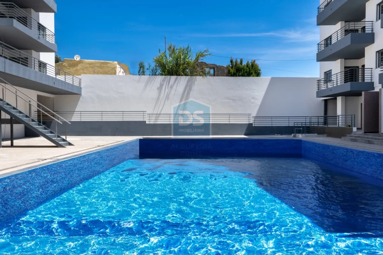 Apartamento T4 para Venda em Quelfes Foto 26